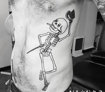 腹部热情的骷髅先生刺青