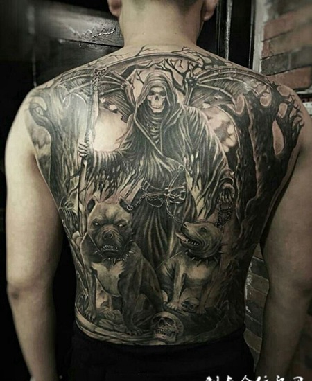 死神恶犬，霸气十足的满背死神纹身
