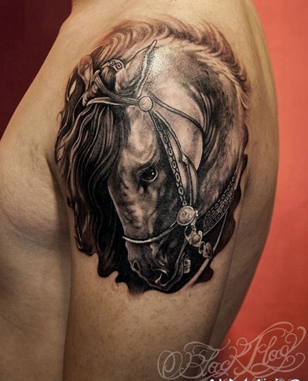 纹身520图库推荐一幅大臂马纹身图片