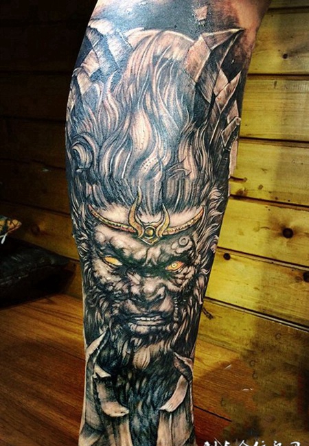 火眼金睛，腿部斗战胜佛霸气纹身