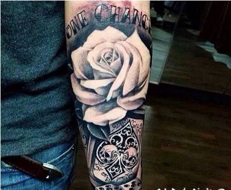 包小臂色子玫瑰花纹身图片
