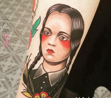 女生手臂上彩绘植物素材抽象线条人物肖像纹身图片