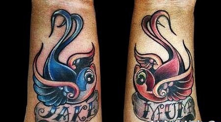 彩色小燕子情侣纹身图片