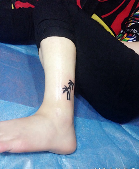 美女性感玫瑰纹身