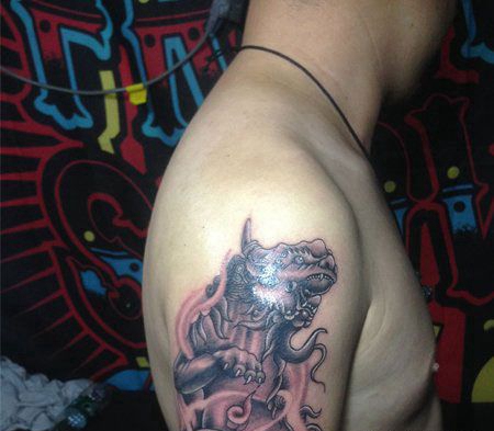 男士大臂貔貅纹身