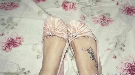 纹身图案脚踝女生英文字母 女生简单皇冠脚踝英文纹身图案