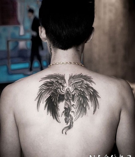 诚心祷告，后背六翼守护天使创意纹身