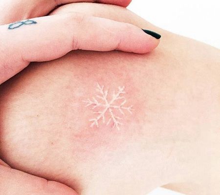 后肩迷你型隐形雪花纹身图案