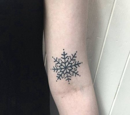 胳膊内侧线条雪花形状纹身图案