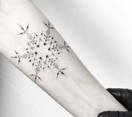 后壁个性的超大雪花纹身图案