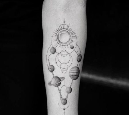 带几何元素的太阳系黑白纹身图案