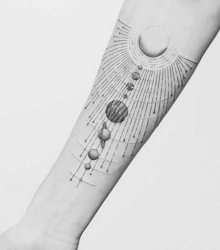 个性的圆和线的太阳系纹身