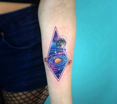 充满活力的多彩棱形太阳系纹身图案