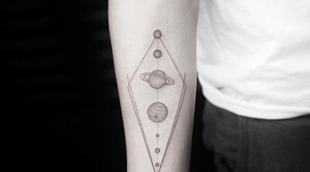 唯美的细线和太阳系纹身
