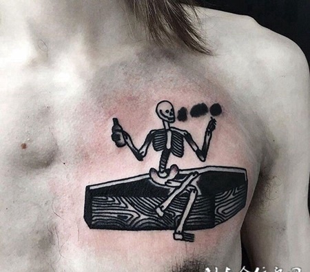 适合摇滚男生的胸部骷髅刺青