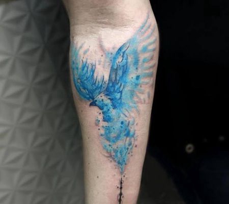 漂亮的蓝色水彩鸟纹身图案