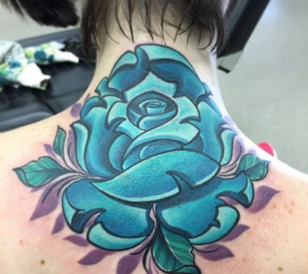 美女后背颈椎3D蓝色玫瑰花纹身图案