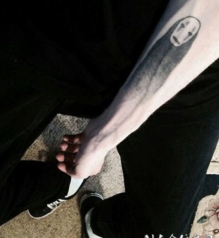 无脸之男，手臂千与千寻卡通纹身图案