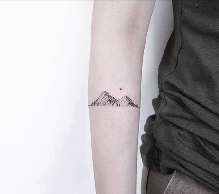 手臂好看的山纹身图案