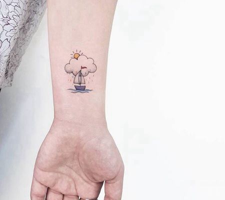 漂亮的太阳雨和小帆船纹身图案