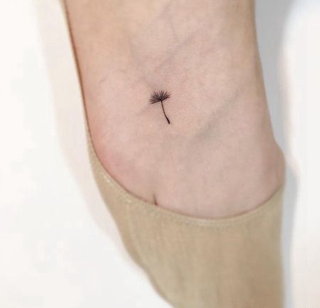 脚背上特别小的蒲公英种子纹身图片