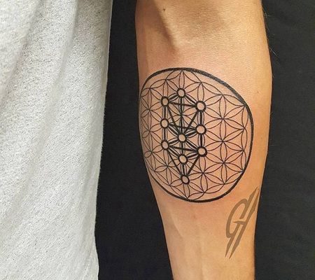 手臂多种形状的线条灵花纹身