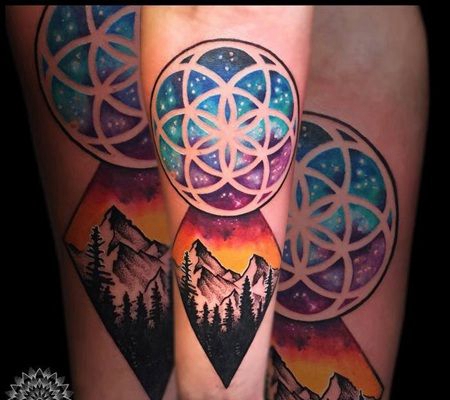 炫酷的圆形灵花和棱形山林纹身