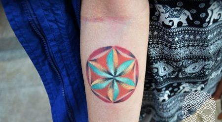 像雪花一样的3D灵花纹身