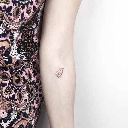 迷你型可爱的虎鲸轮廓纹身图案