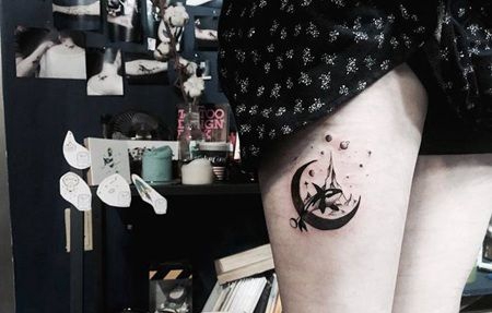 紧凑的虎鲸山和宇宙纹身图案