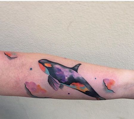 多颜色水彩虎鲸纹身