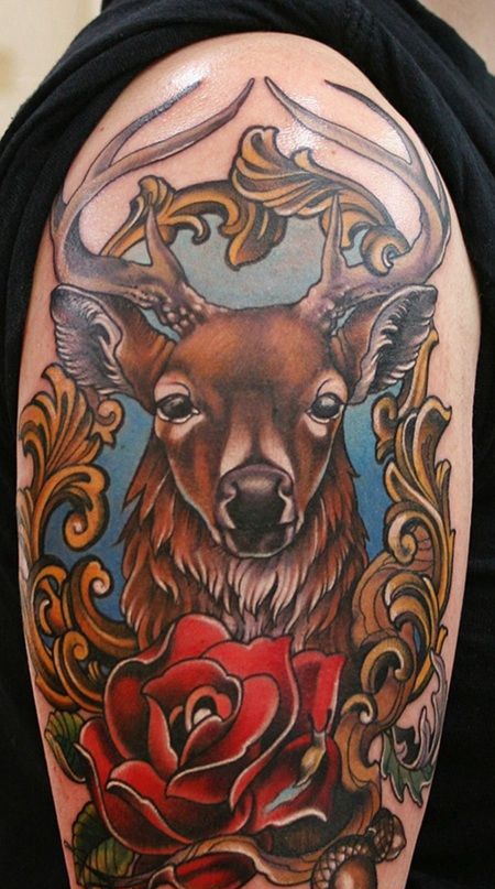 大型的鹿和红花3D纹身图案