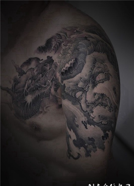 半甲不动明王与龙霸气纹身