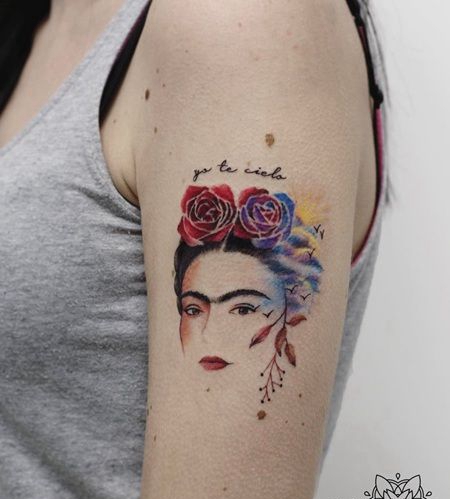 漂亮的彩色卡罗纹身图案