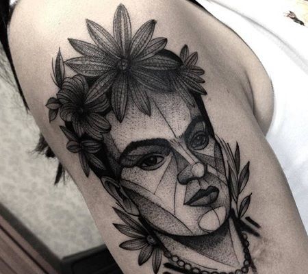 表情坚定的素描风格弗里达•卡罗画像纹身