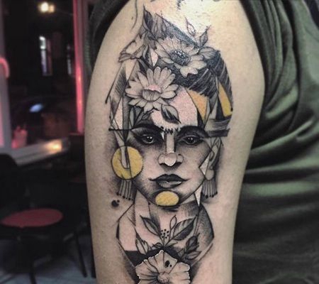 胳膊处带有几何元素的素描弗里达卡罗纹身