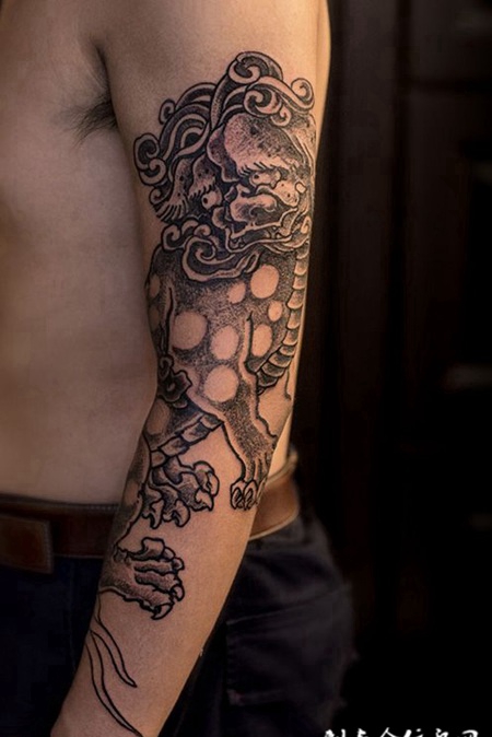 神兽之心，手臂唐狮点刺纹身图案