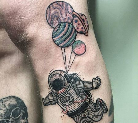 超现实宇航员与行星纹身图片