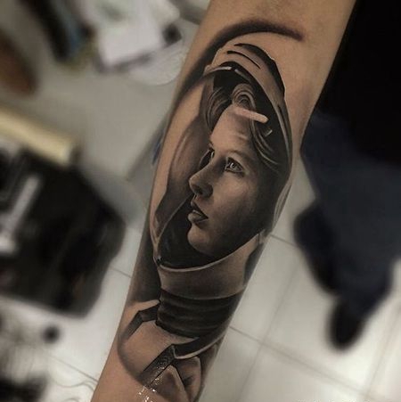 现实的女宇航员纹身图片