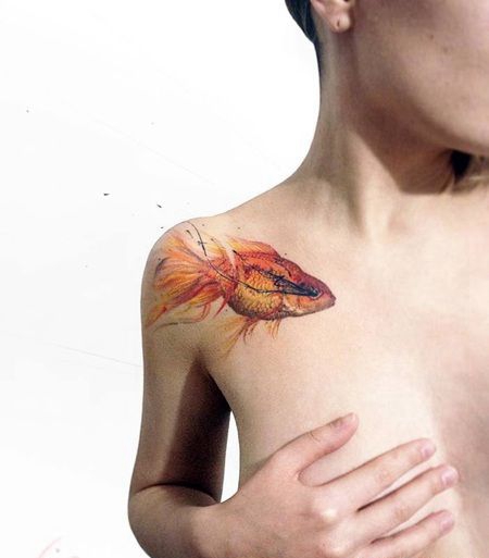 较为真实的红色金鱼纹身