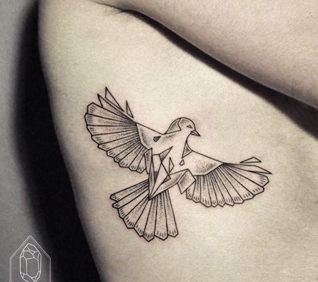 肋骨处几何风格的鸟纹身图片