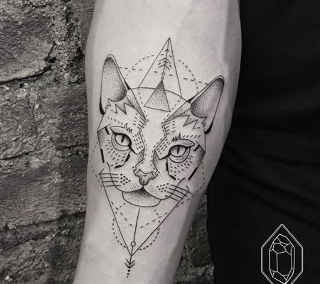 猫头和几何形纹身图案