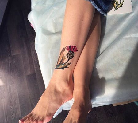 美丽的彩色蓟设计纹身