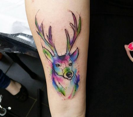 手臂内面唯美的水彩鹿纹身图像