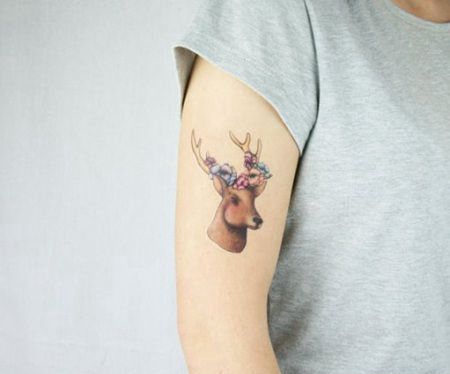 漂亮的黄色鹿纹身图片