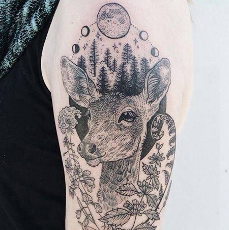 可爱的插图式样鹿半袖纹身图案