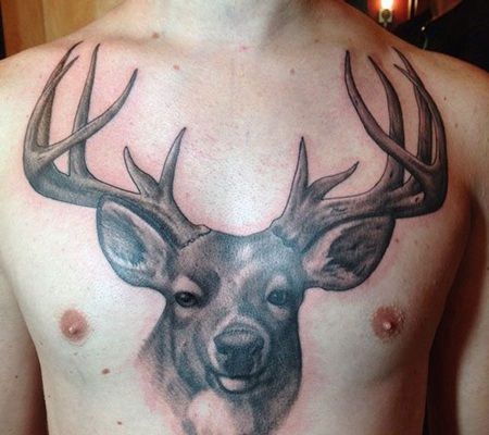 男士胸口大型有角鹿头纹身图片