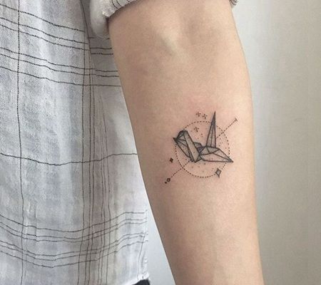 带有几何元素的折纸千纸鹤纹身图案