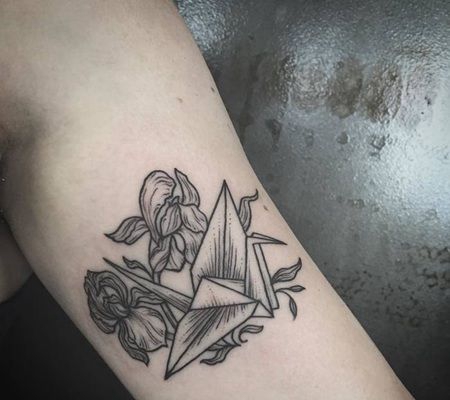 纸鹤在蝴蝶兰上的纹身