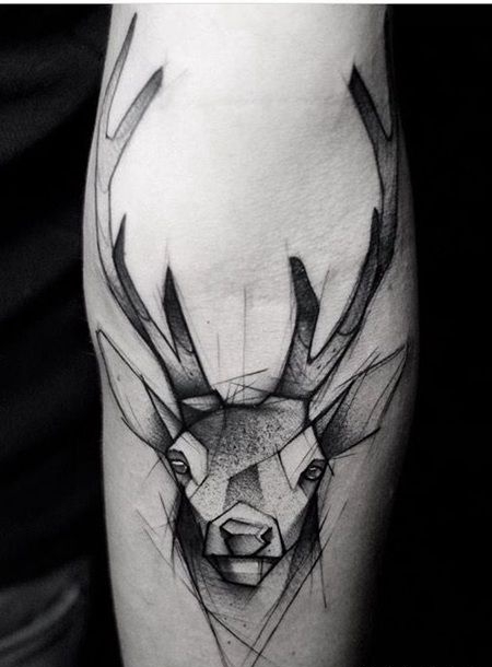 手臂黑色素描风格的鹿纹身图案